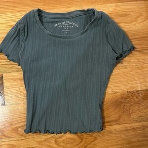 Green Ribbed top! Super cute with ruched edges!!